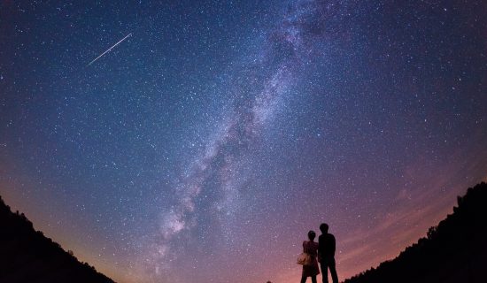 享受真正的冬季澄澈的夜空和闪耀的冬季星座的特别时刻