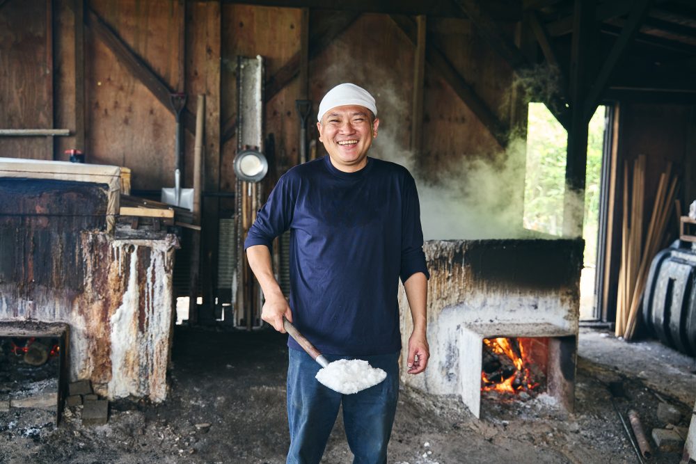 Musubibito ~ A time to learn about the white crystals grown by Mr. Teruyuki Suezawa over salt ~