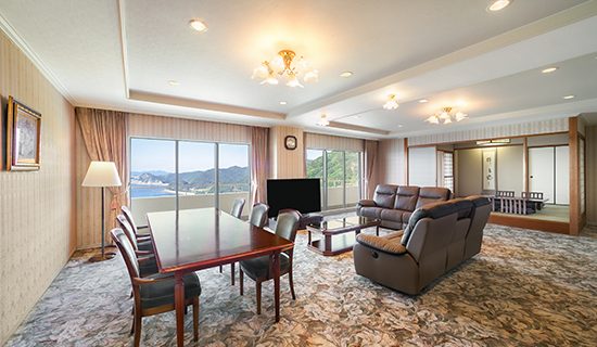 Classic Deluxe Suite: Japanese-Western style, 2 single beds, 4 futon sets, ocean view