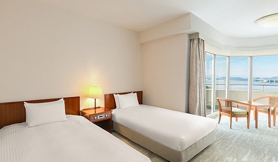 Classic Room: 2 single beds, ocean view, corner
