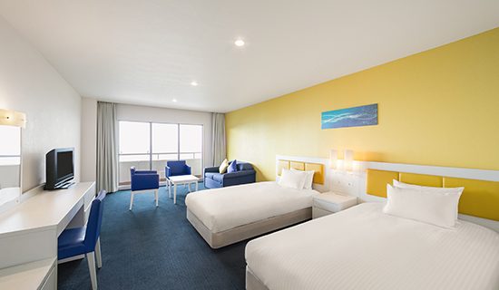 Standard Room: 2 single beds, 1 extra bed, mountain view, Mediterranean Sea style